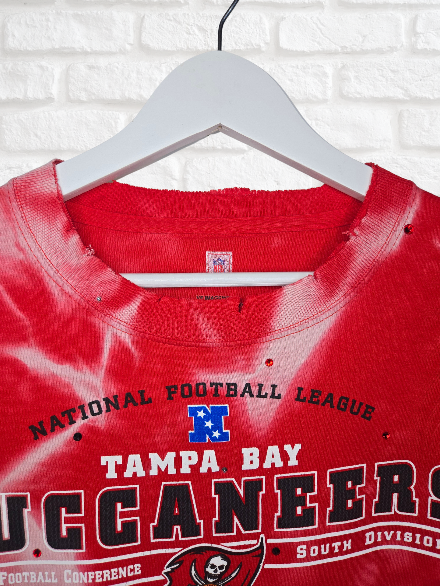 Tampa Bay Buccaneers Crop Tee